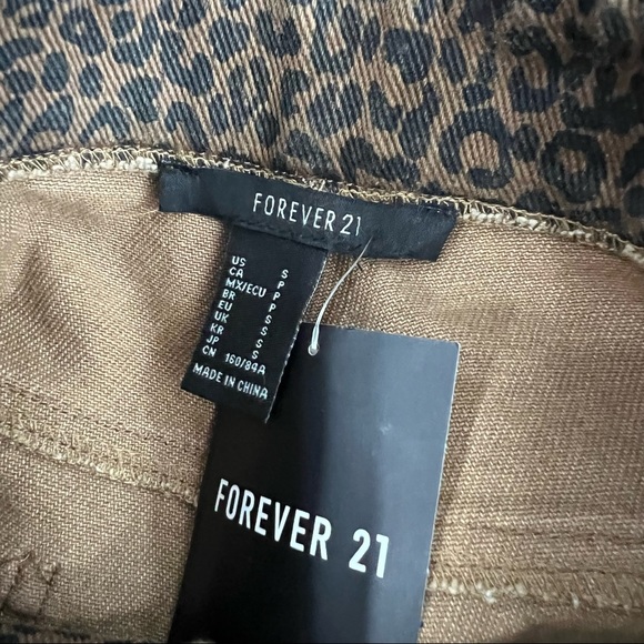 NWT Forever 21 Leopard Print Ultra High Rise Baggy Fit Mom Jeans Cuffed Ankle - Picture 5 of 10